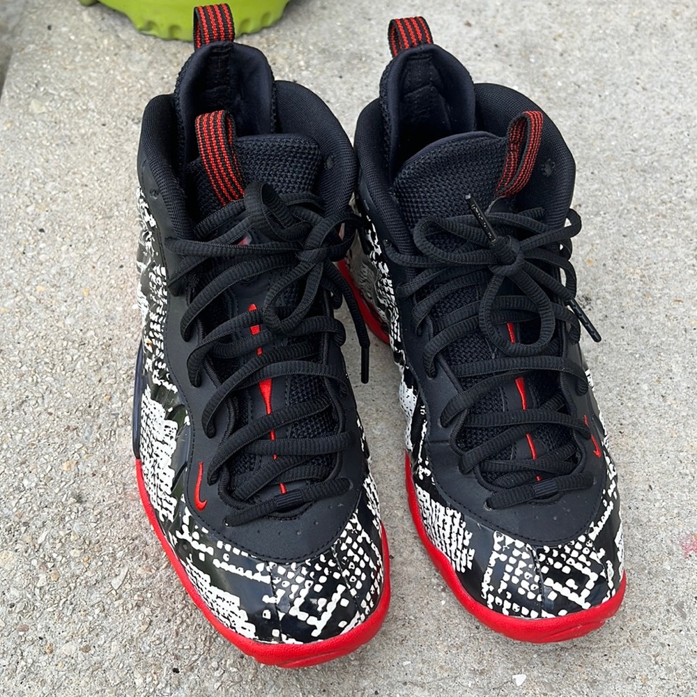 Nike foamposites 5y 6.5 in womens